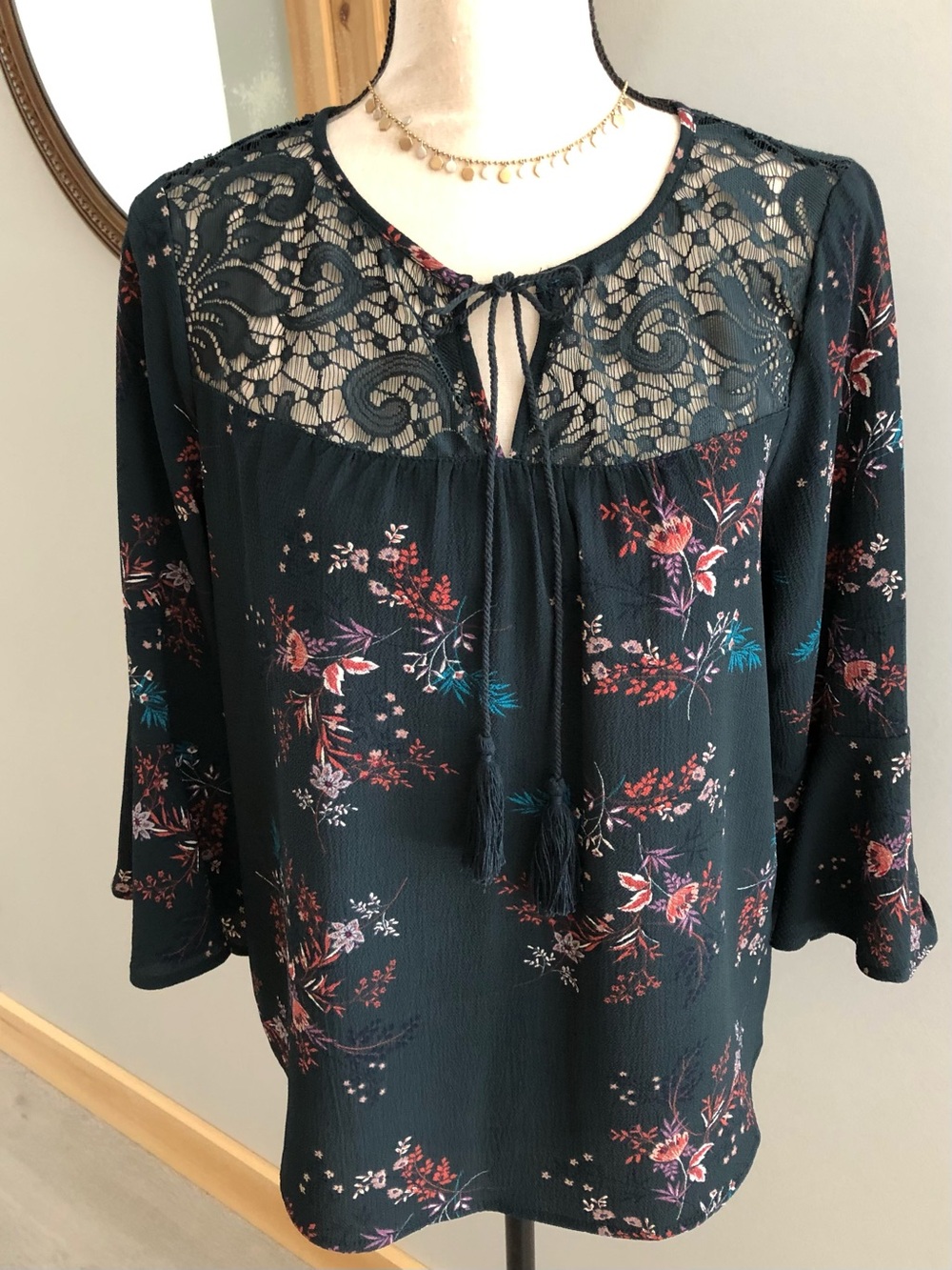 Lily White Navy Floral Peasant Top Size Large